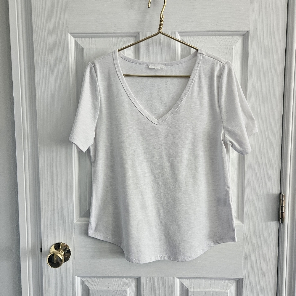 NWOT A Loves A Short Sleeve Shirttail Hem Knit Tee
